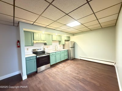 /international/us/132-e-main-street-girardville-pa-110103198870/