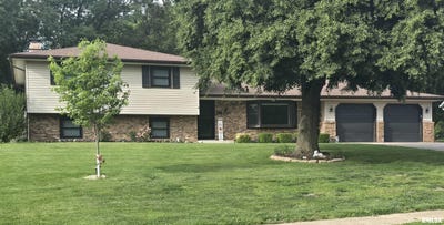/international/us/1813-oakwood-drive-pekin-il-110108342858/