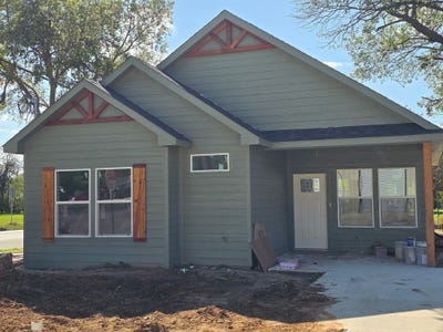 /international/us/201-w-cherry-street-nocona-tx-110119507076/
