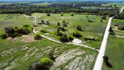 /international/us/county-road-138-hallettsville-tx-110106692866/