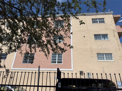 /international/us/1055-w-77th-st-hialeah-fl-110120001952/