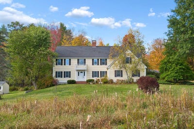 /international/us/51-oldfield-road-yarmouth-me-110119326132/