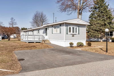 /international/us/47-scott-avenue-seabrook-nh-110106843003/