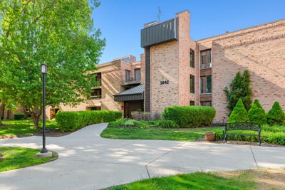 /international/us/3942-n-oakland-ave-shorewood-wi-110108502442/