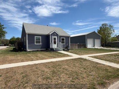 /international/us/247-4th-st-hampton-ne-110107255054/