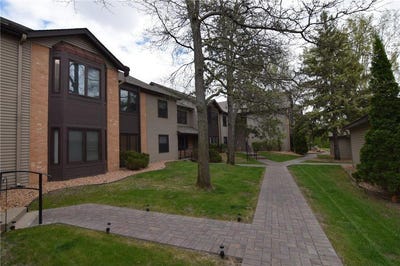 /international/us/11039-oregon-circle-bloomington-mn-110107854497/