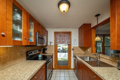 /international/us/28-court-st-mansfield-ma-110100260646/
