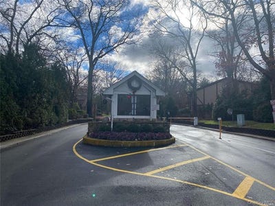 /international/us/389-clubhouse-court-coram-ny-110107039465/