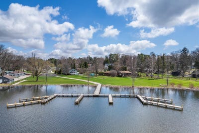 /international/us/413-strauss-unit-4-avenue-green-lake-wi-110103721904/