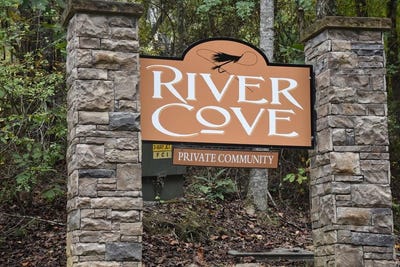/international/us/361-river-cove-hayesville-nc-110102935184/