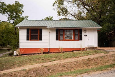 /international/us/303-n-5th-street-thayer-mo-110110305780/