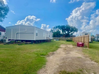 /international/us/555-center-st-duplex-rental-matagorda-matagorda-tx-110104850840/