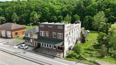/international/us/207-w-myles-avenue-pennsboro-wv-110108475024/