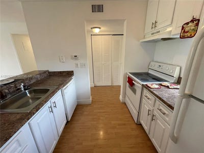 /international/us/8560-n-sherman-cir-miramar-fl-110108489101/