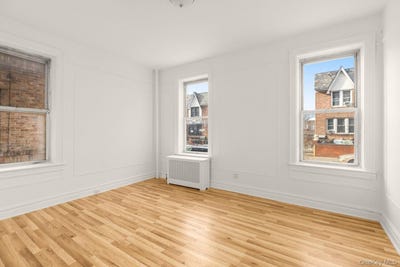 /international/us/35-21-28th-street-queens-ny-110104627518/