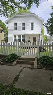/international/us/221-s-1st-avenue-canton-il-110107859437/