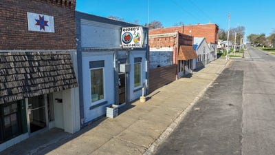/international/us/116-w-broadway-st-coleridge-ne-110107747736/