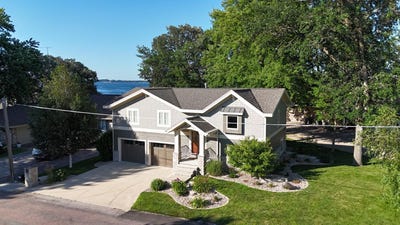 /international/us/2102-okoboji-boulevard-west-okoboji-ia-110109333142/