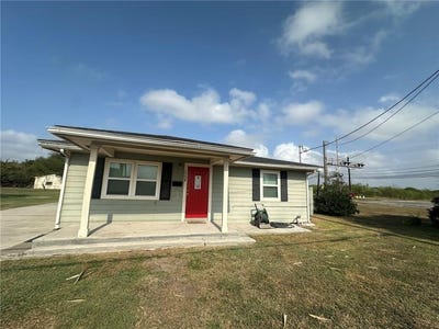 /international/us/104-2nd-street-gregory-tx-110107826160/
