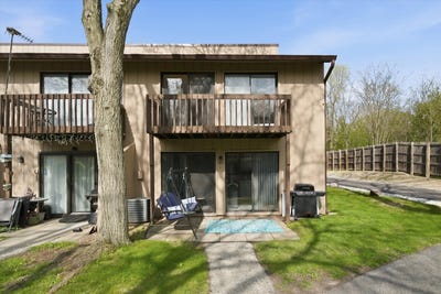 /international/us/11-saint-thomas-colony-fox-lake-il-110107775573/