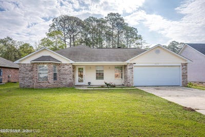 /international/us/2612-n-8th-street-ocean-springs-ms-110119965920/