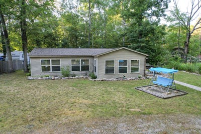 /international/us/1177-birch-street-harrison-mi-110101051430/
