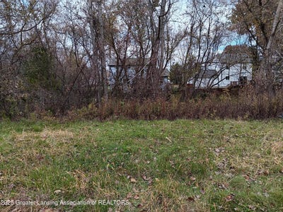 /international/us/807-little-creek-path-perry-mi-110103334492/