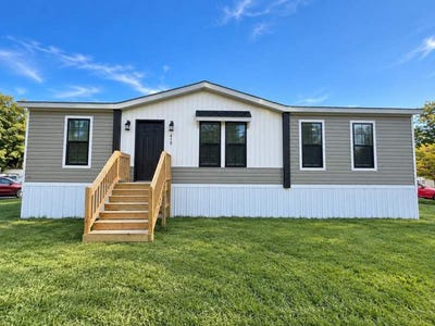 /international/us/419-bracey-circle-windsor-va-110108745413/