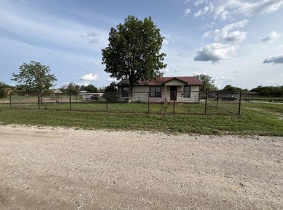 /international/us/303-w-commerce-richland-springs-tx-110103977532/