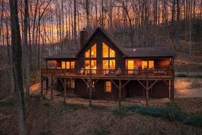 /international/us/575-carolina-springs-lane-franklin-nc-110108442867/