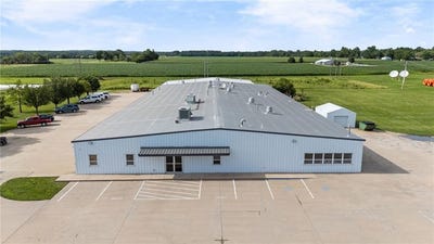 /international/us/900-w-miller-road-iola-ks-110108872809/