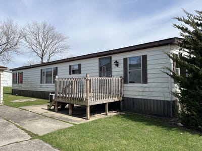/international/us/149-flamingo-drive-beecher-il-110108717957/