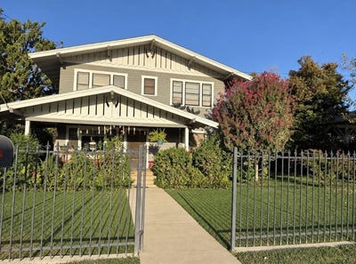 /international/us/1249-s-liberty-visalia-ca-110119945804/