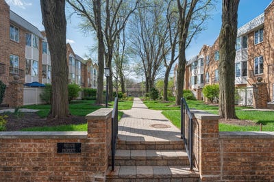 /international/us/110-bishop-quarter-lane-oak-park-il-110107481536/