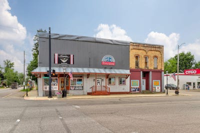 /international/us/101-w-saint-joseph-street-lawrence-mi-110108588933/