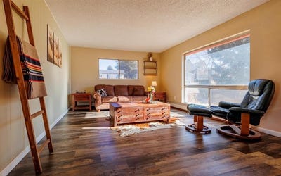 /international/us/1237-birch-cody-wy-110105198159/