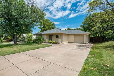 /international/us/624-nw-douglas-street-burleson-tx-110101437790/?lang=en