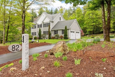 /international/us/82-lawrence-street-pepperell-ma-110108201595/