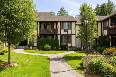 /international/us/8-foxwood-drive-pleasantville-ny-110108985696/