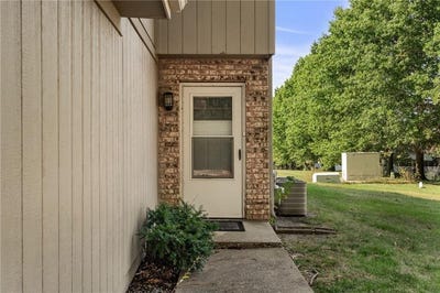 /international/us/116-122-ne-greystone-drive-lee-s-summit-mo-110095111392/