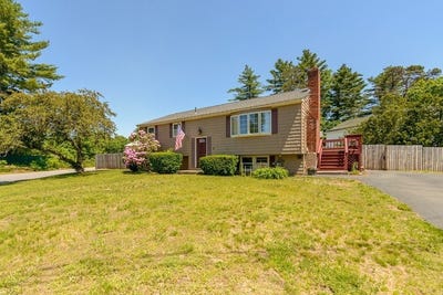 /international/us/9-oakland-rd-pepperell-ma-110108506934/