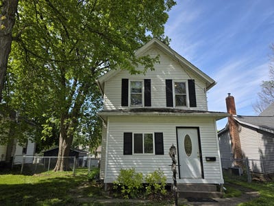 /international/us/409-16th-avenue-sterling-il-110107963037/