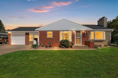 /international/us/906-bluebird-street-de-pere-wi-110108468057/