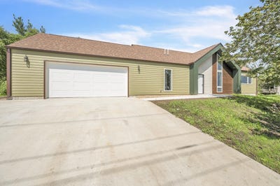/international/us/240-28th-street-milford-ia-110109770838/