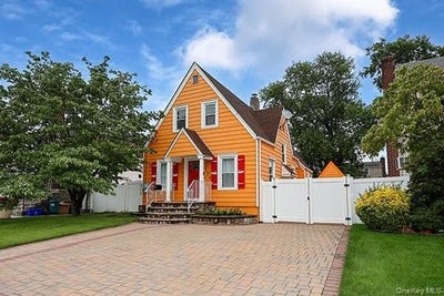 /international/us/194-holly-avenue-hempstead-ny-110109303302/