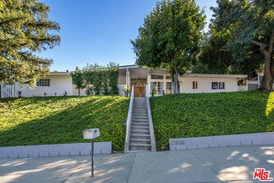 /international/us/23826-burbank-blvd-woodland-hills-ca-110106125072/