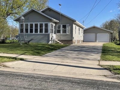/international/us/915-western-street-marshfield-wi-110107989713/