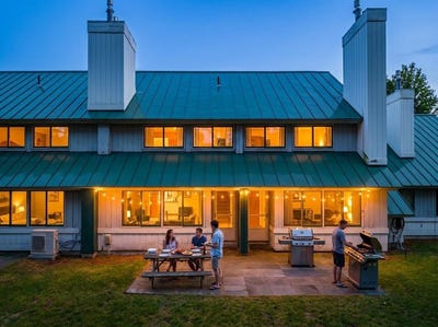 /international/us/55-village-green-drive-stowe-vt-110103422203/
