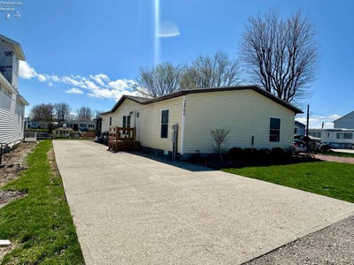 /international/us/2860-w-risingsun-road-port-clinton-oh-110105870672/