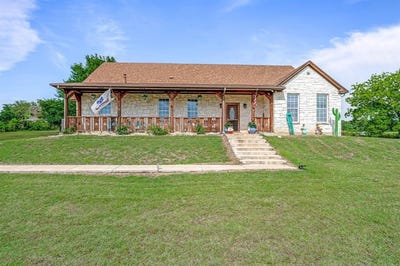 /international/us/1158-county-road-404-nemo-tx-110099179716/
